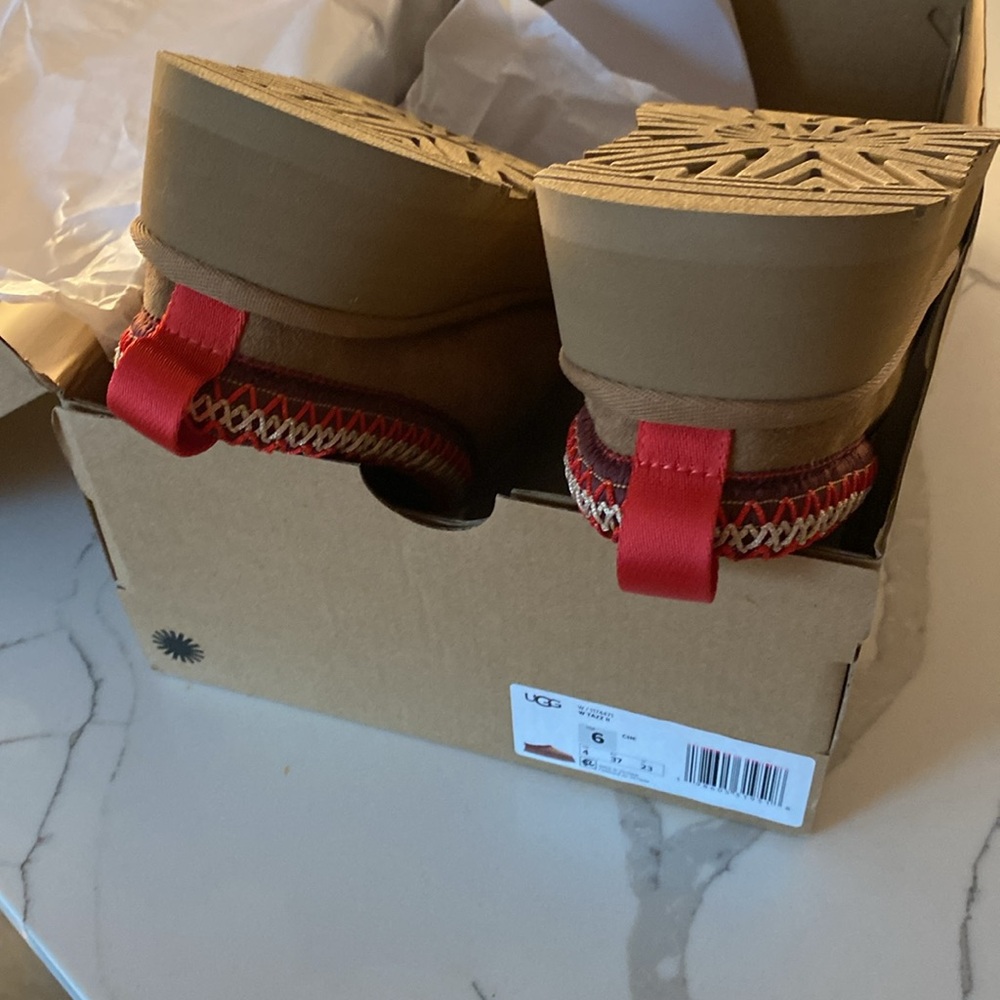 UGG Tazz II Chestnut, Slip-Ons with Red Accents. BRAND NEW. NEVER WORN - Picture 9 of 9